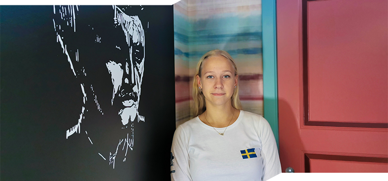 Céline Hansen framför sitt bås vid NM i Oslo