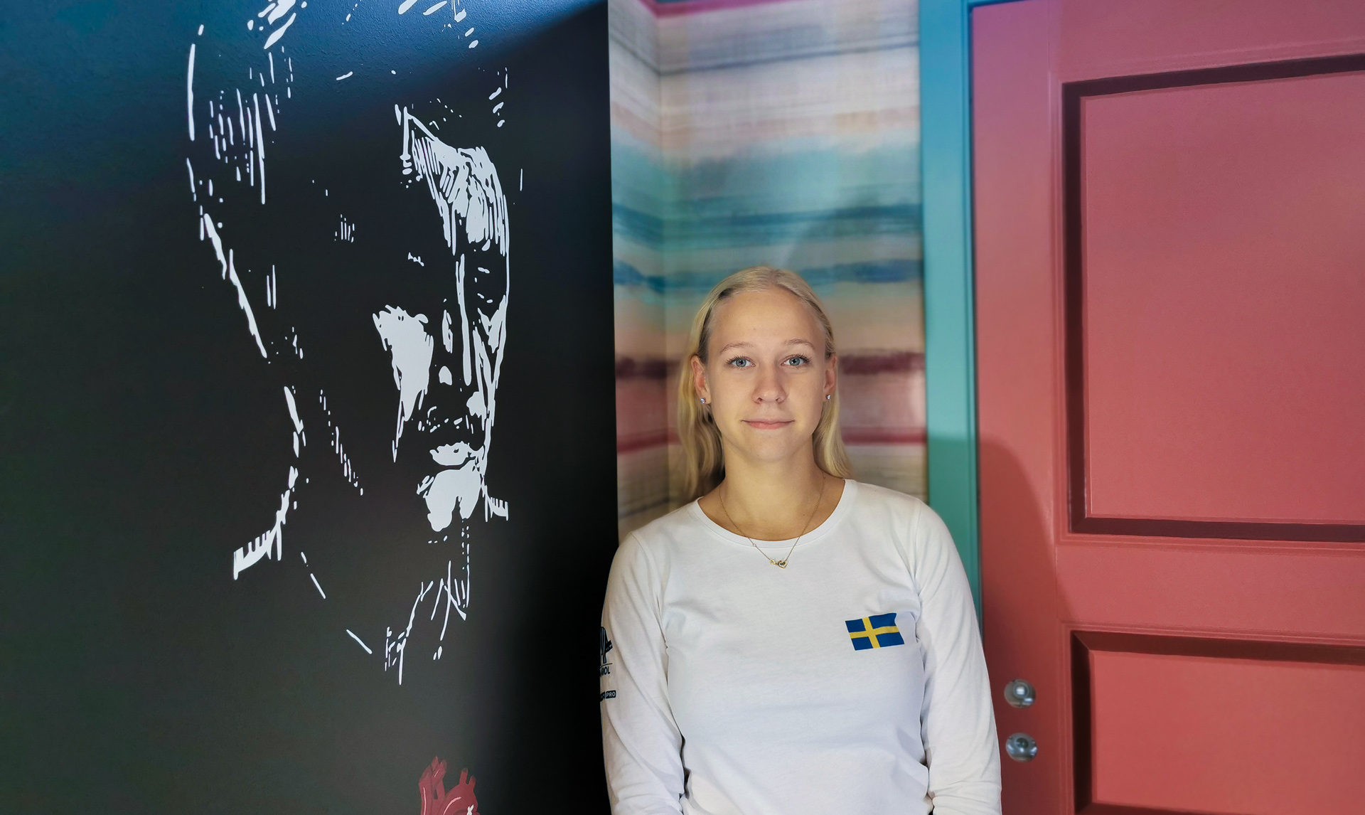 Sveriges tävlande Céline Hansen framför sin fria dekoration – Ett porträtt av den norske konstnären Edvard Munch