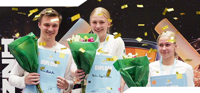 Vinnarna i Måleri-SM 2022 (fr v: Marcus Gustafsson, Rättvik (3:e plats), Wilma Engelbrektsson, Lidköping (1:a plats), Céline Hansen, Lidköping (2:a plats)