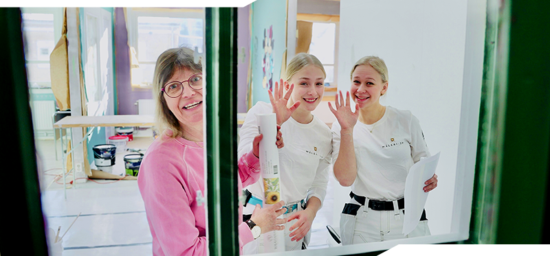 Lärare Susann Hallgren med tillsammans med Wilma Engelbrektsson och Céline Hansen