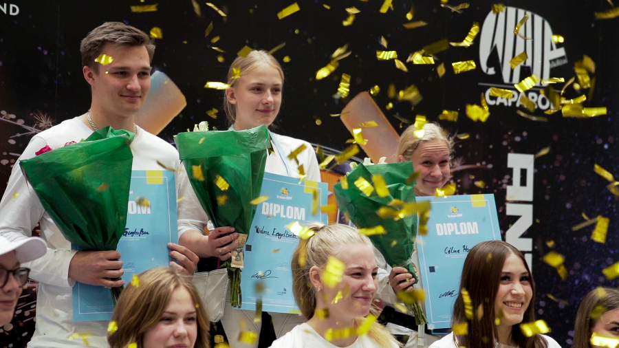 Vinnarna i Måleri-SM 2022 (fr v: Marcus Gustafsson, Rättvik (3:e plats), Wilma Engelbrektsson, Lidköping (1:a plats), Céline Hansen, Lidköping (2:a plats)